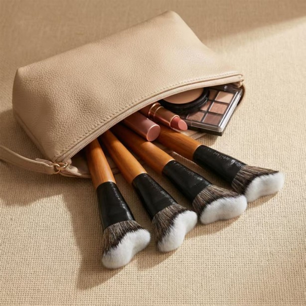 Professional Wood Handle Synthetic Concealer Foundation Makeup Single Brush