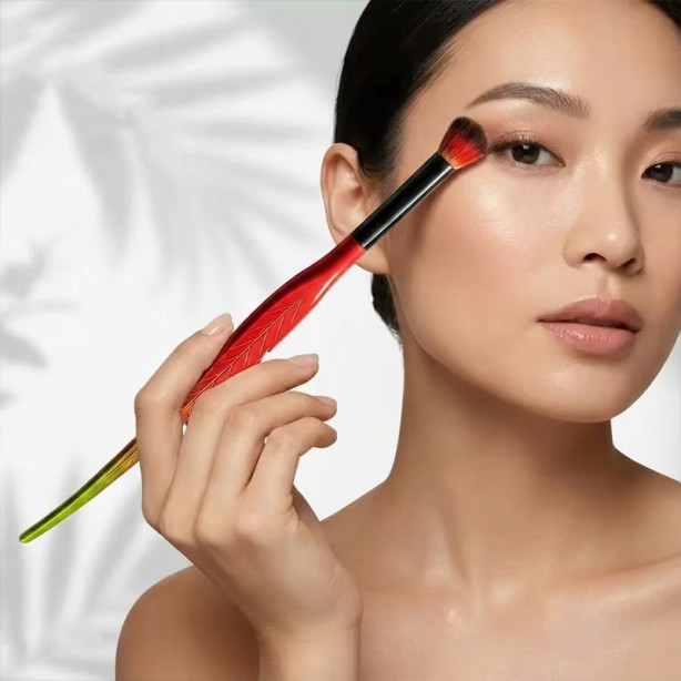 Soft Synthetic Hair Leaf Shaped Handle Brush for Highlighting